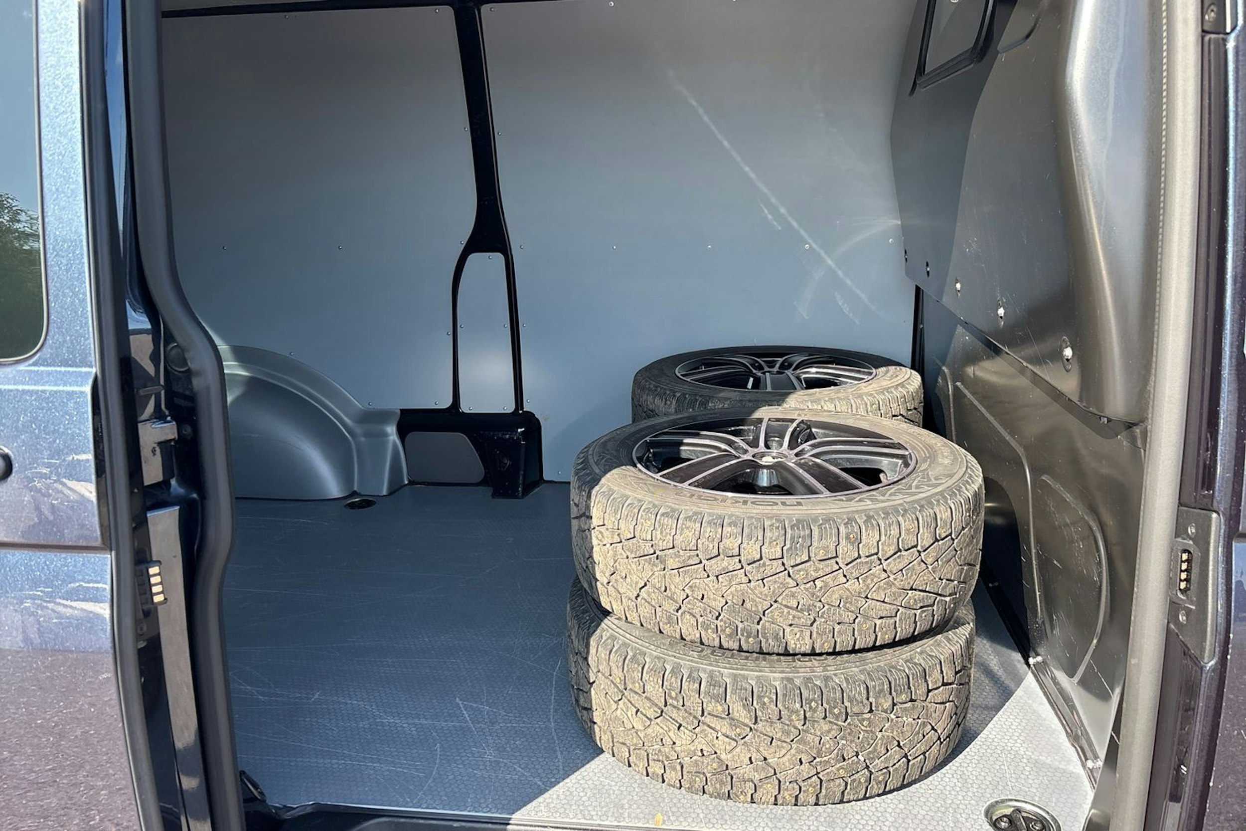 Sininen Volkswagen TRANSPORTER 2021 kuva 25.