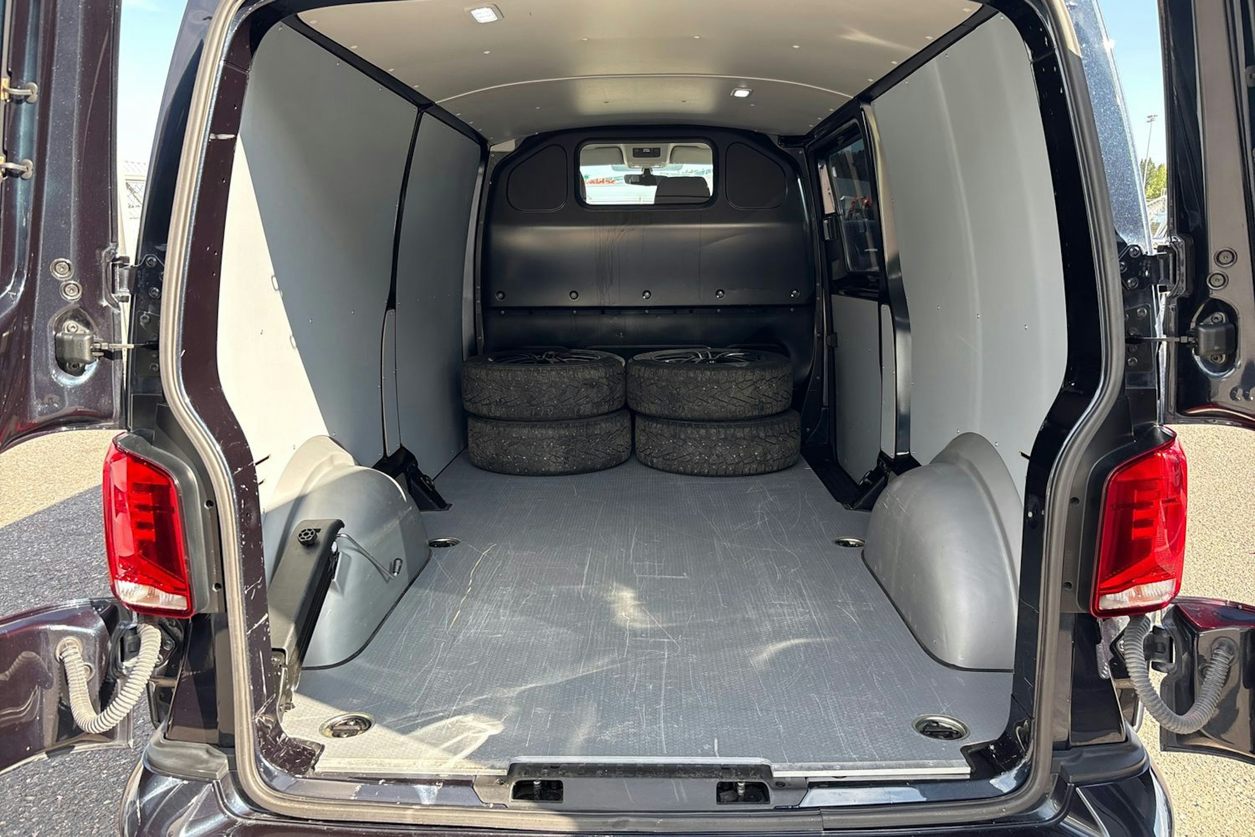 Sininen Volkswagen TRANSPORTER 2021 kuva 26.