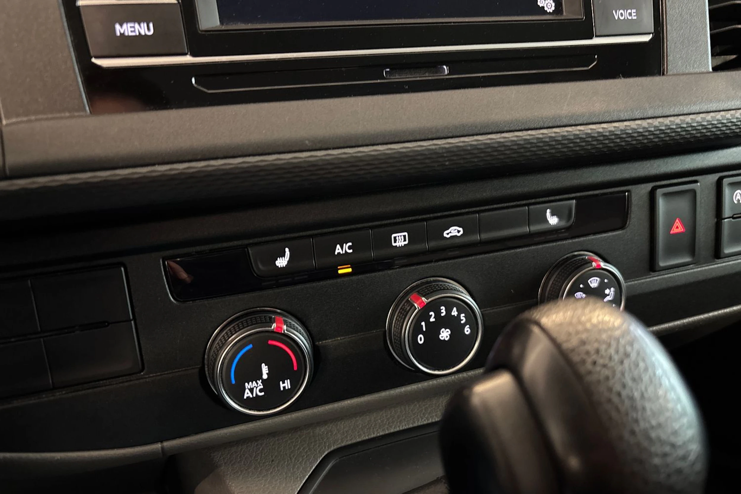 Harmaa Volkswagen TRANSPORTER 2021 kuva 19.