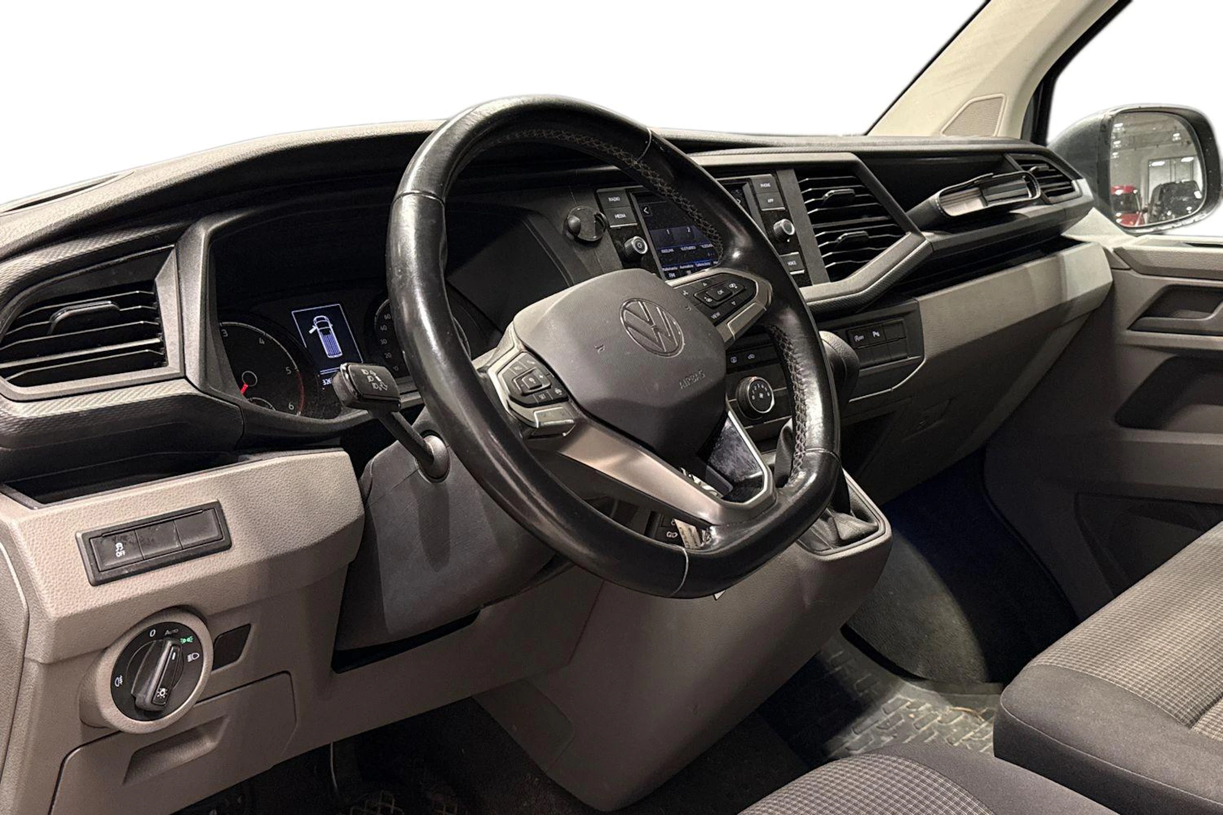 harmaa Volkswagen Transporter 2021 kuva 3.