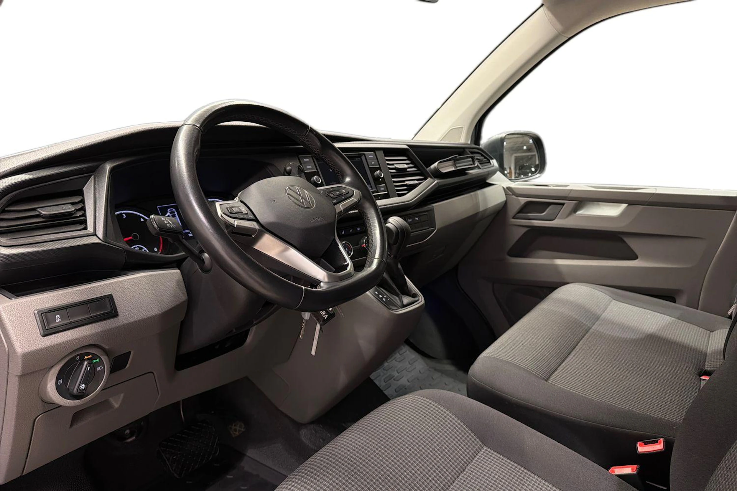 harmaa Volkswagen Transporter 2021 kuva 8.