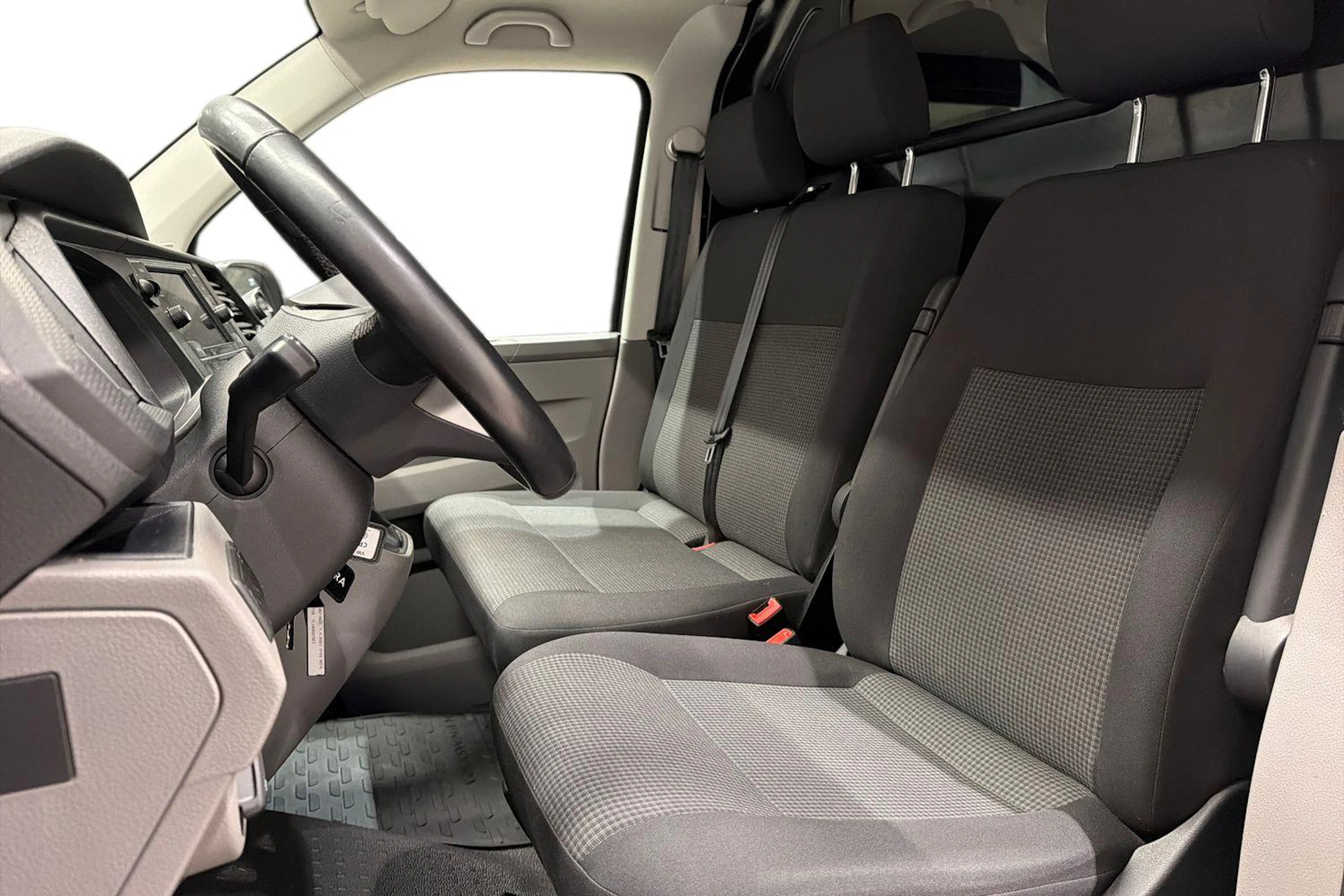 harmaa Volkswagen Transporter 2021 kuva 11.