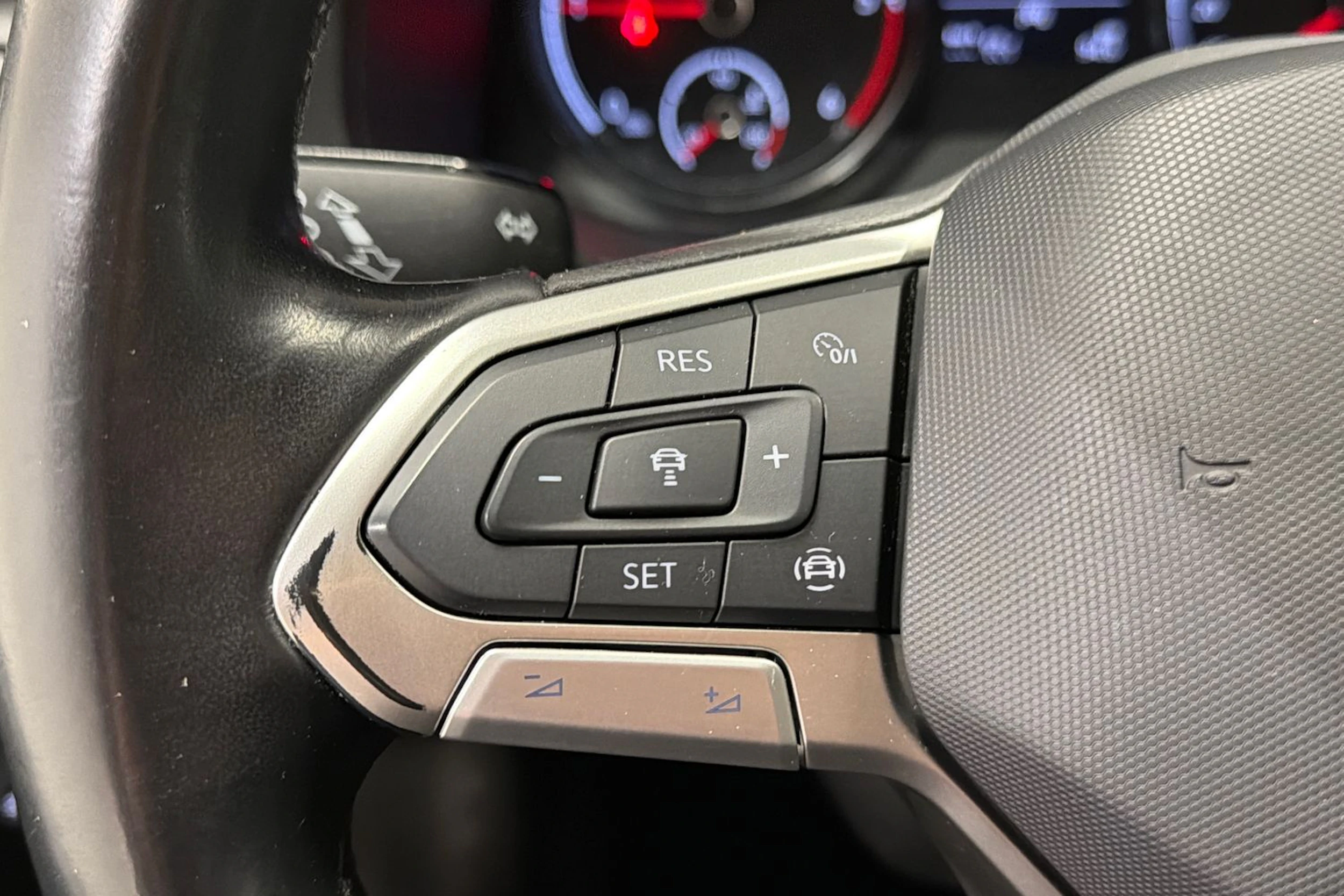 harmaa Volkswagen Transporter 2021 kuva 16.
