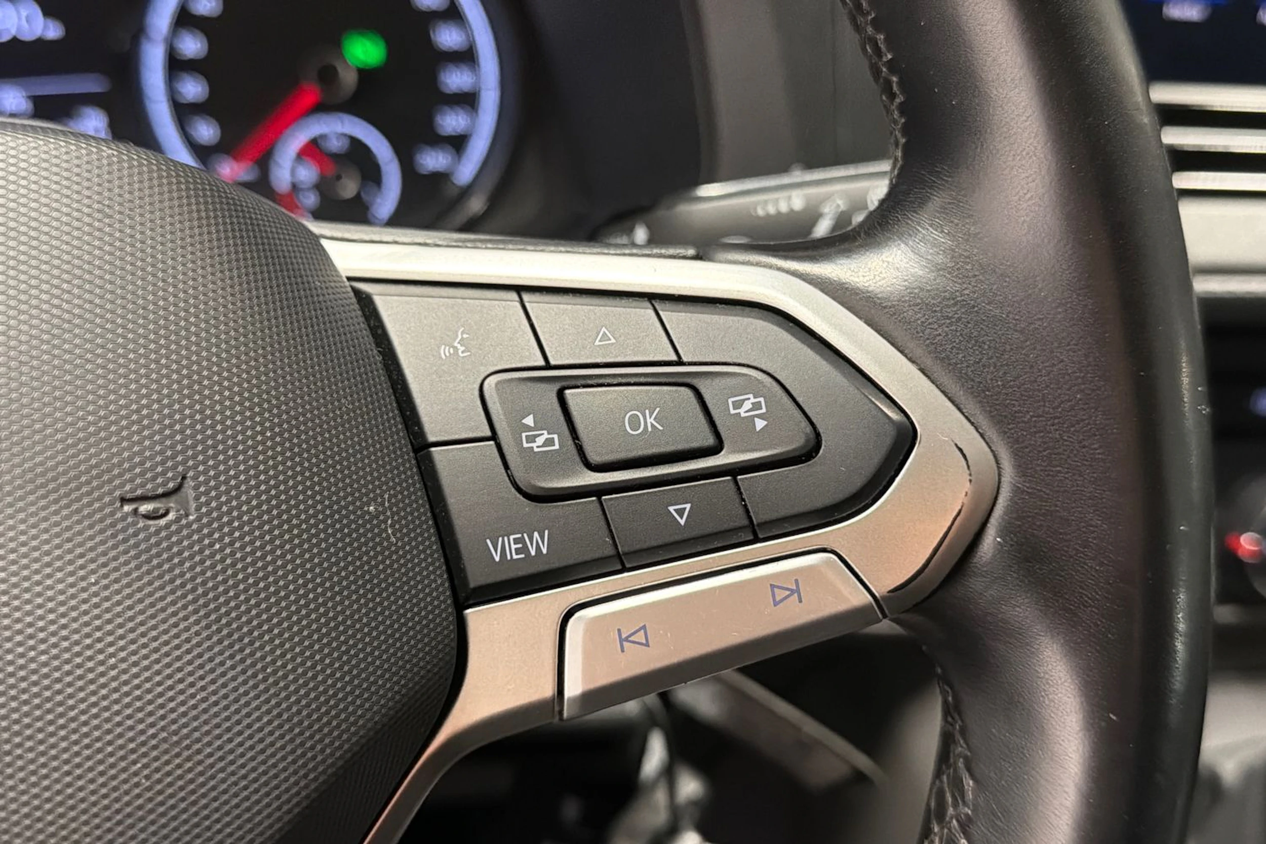 harmaa Volkswagen Transporter 2021 kuva 17.