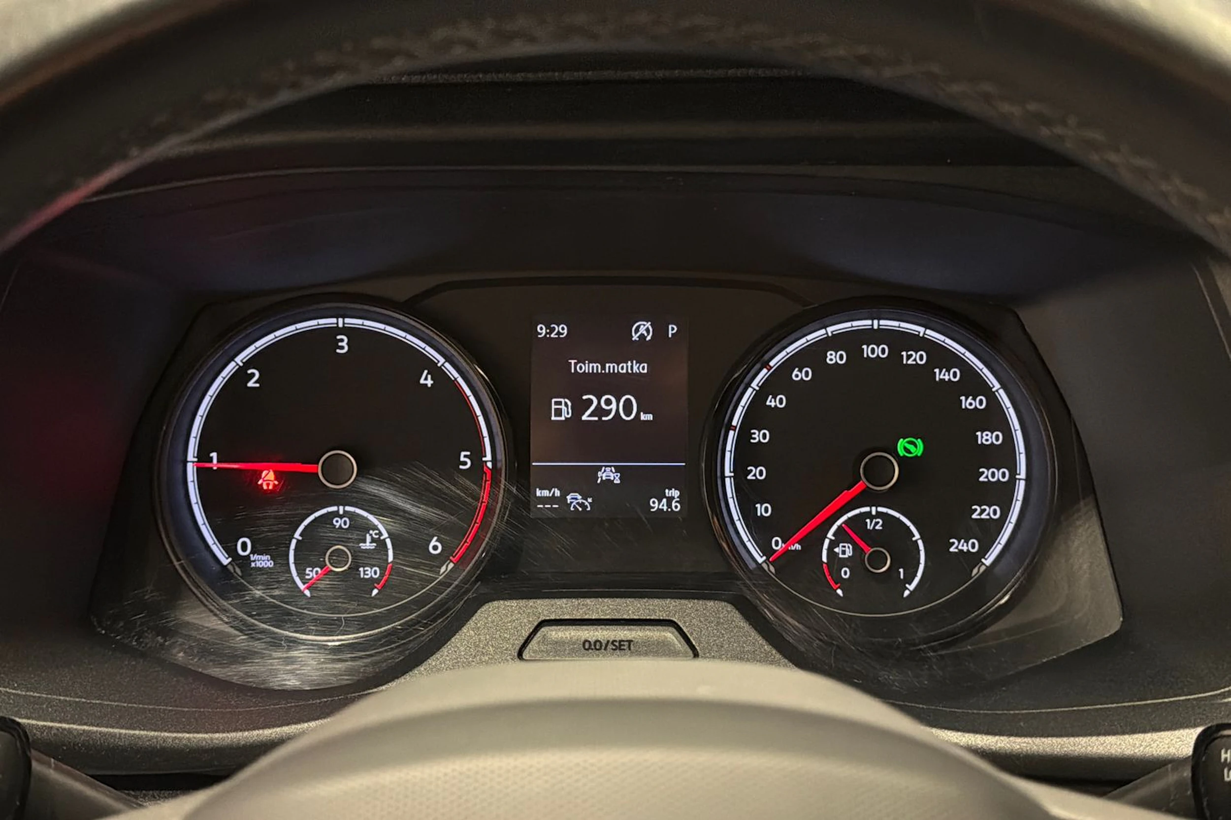 harmaa Volkswagen Transporter 2021 kuva 18.