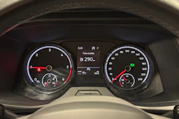 harmaa Volkswagen Transporter 2021 kuva 18.