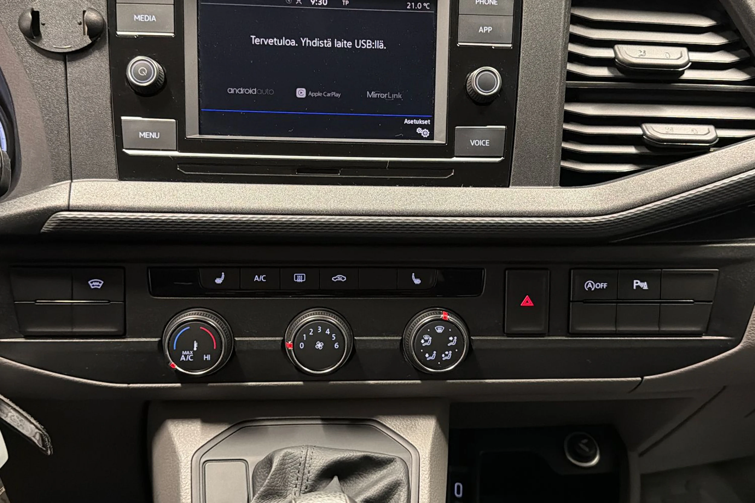 harmaa Volkswagen Transporter 2021 kuva 22.