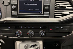 harmaa Volkswagen Transporter 2021 kuva 22.