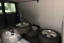 harmaa Volkswagen Transporter 2021 kuva 26.