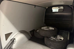 harmaa Volkswagen Transporter 2021 kuva 29.