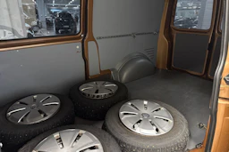 ruskea (beige) Volkswagen Transporter 2021 kuva 4.