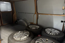 ruskea (beige) Volkswagen Transporter 2021 kuva 5.
