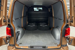 ruskea (beige) Volkswagen Transporter 2021 kuva 16.