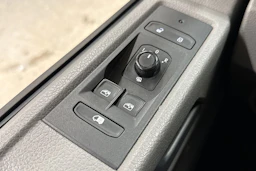 ruskea (beige) Volkswagen Transporter 2021 kuva 17.