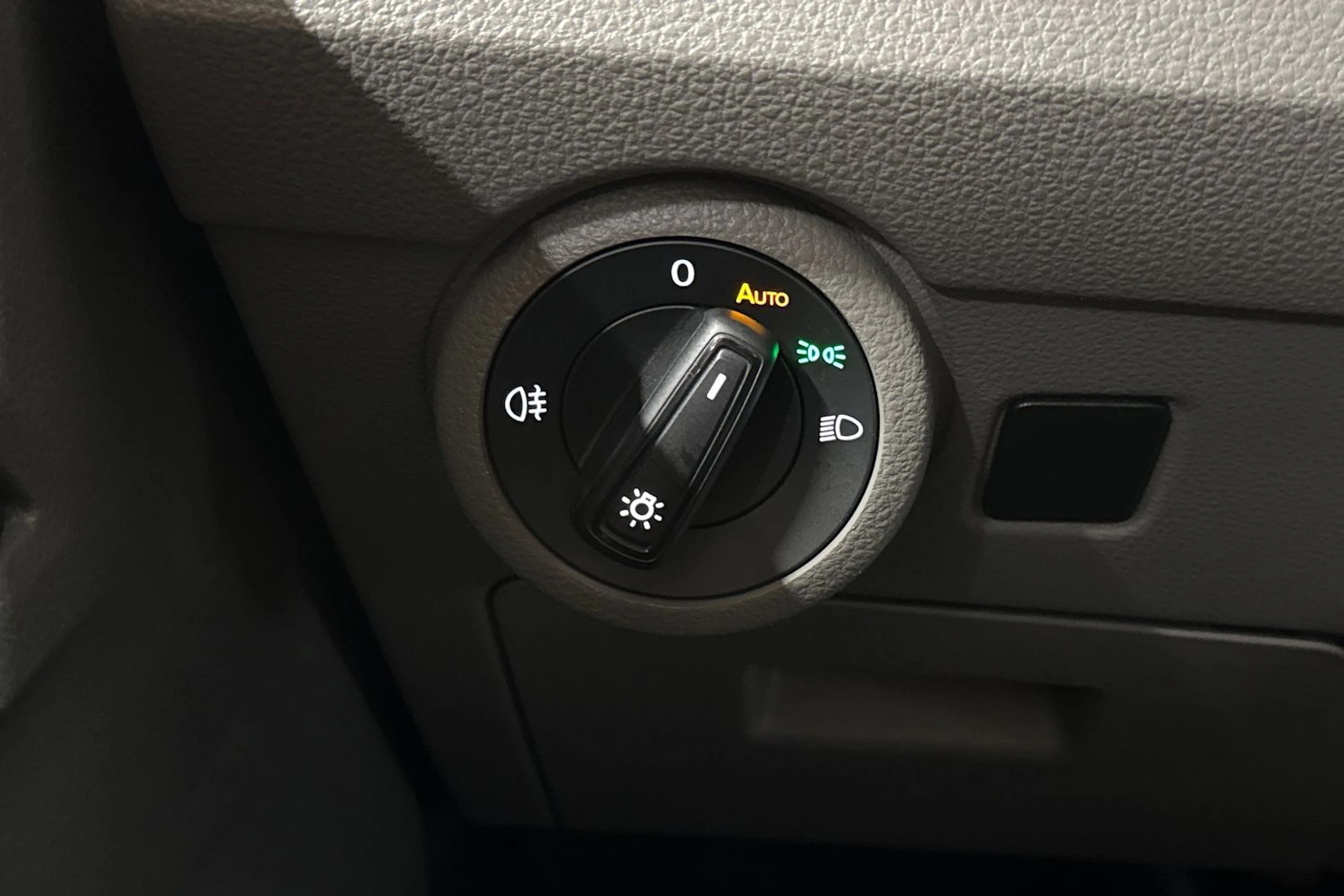 ruskea (beige) Volkswagen Transporter 2021 kuva 18.