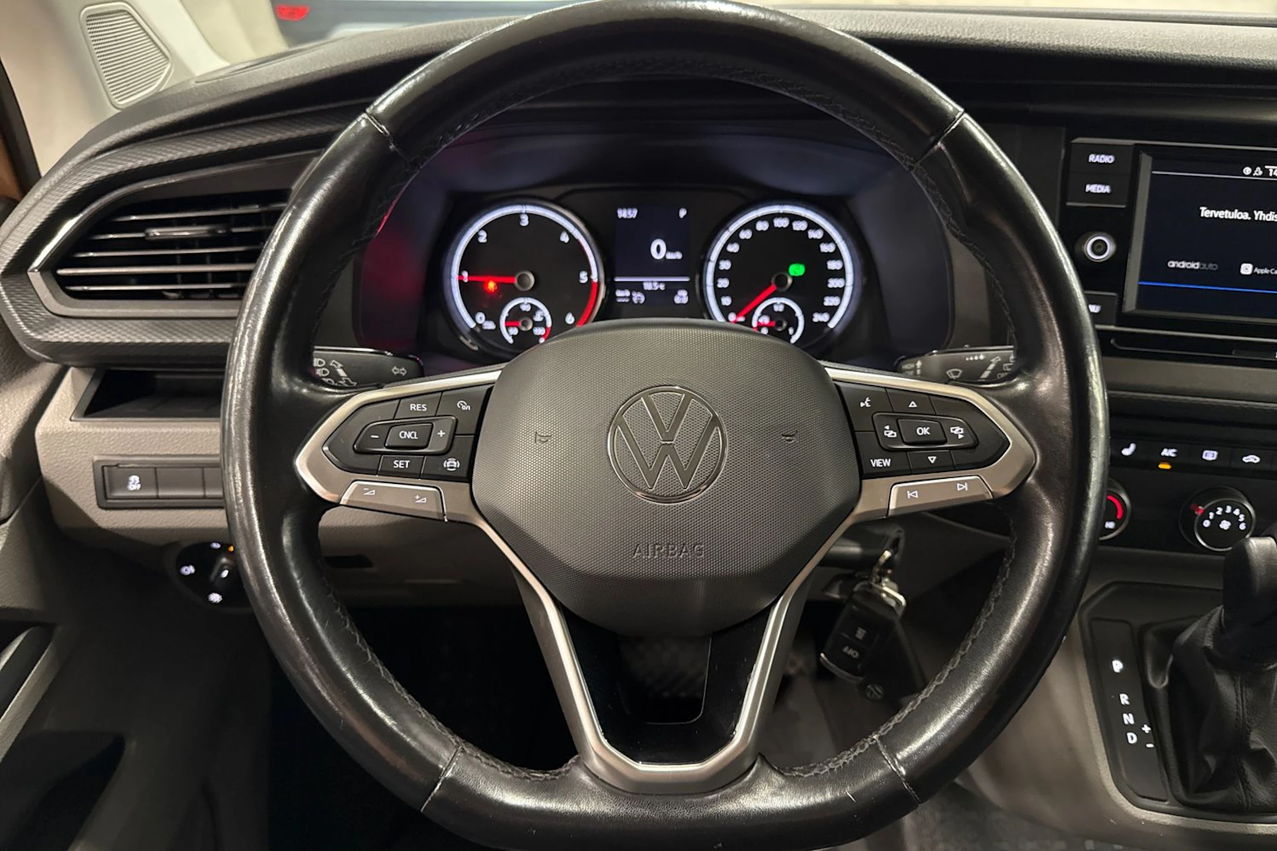 ruskea (beige) Volkswagen Transporter 2021 kuva 19.