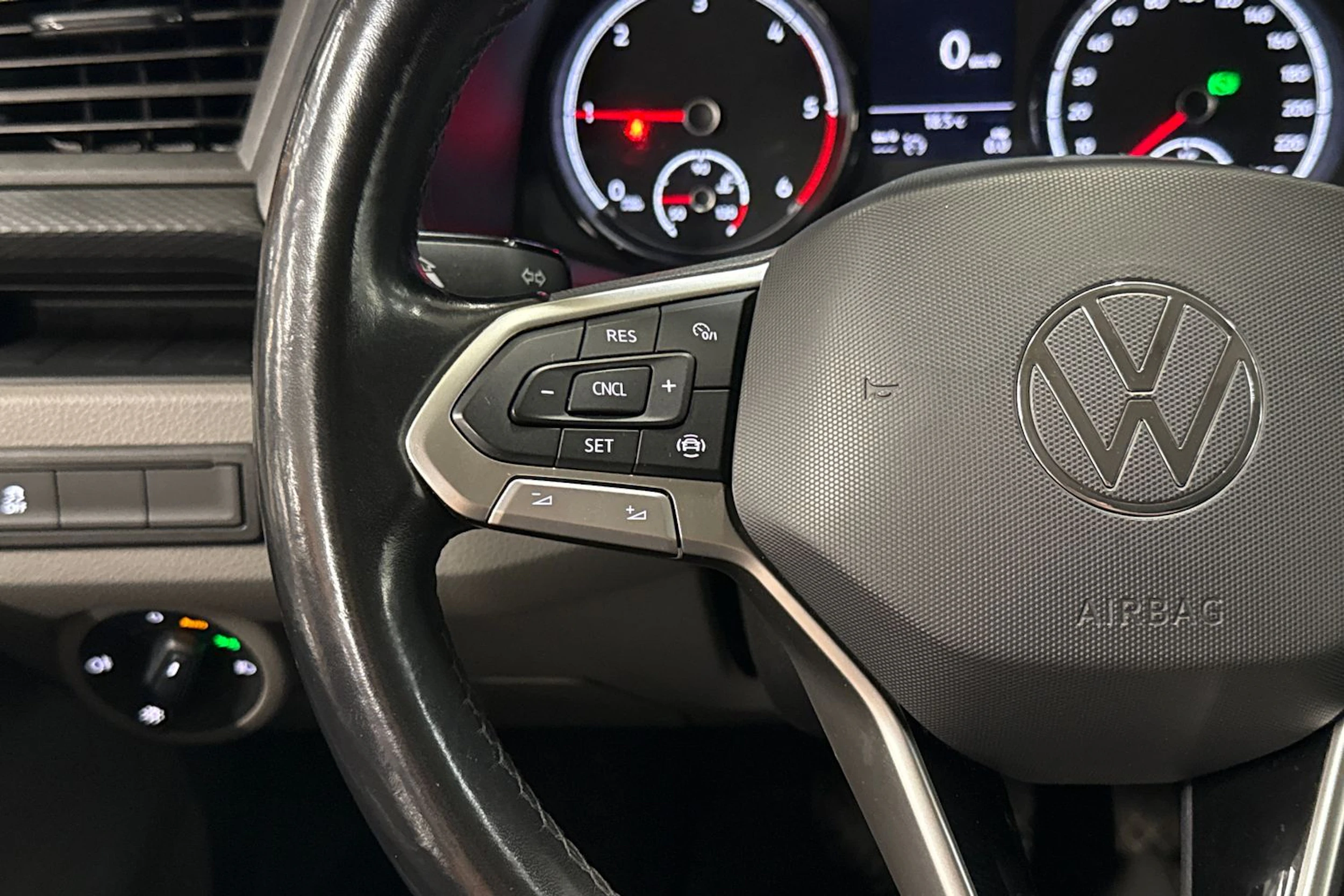 ruskea (beige) Volkswagen Transporter 2021 kuva 20.