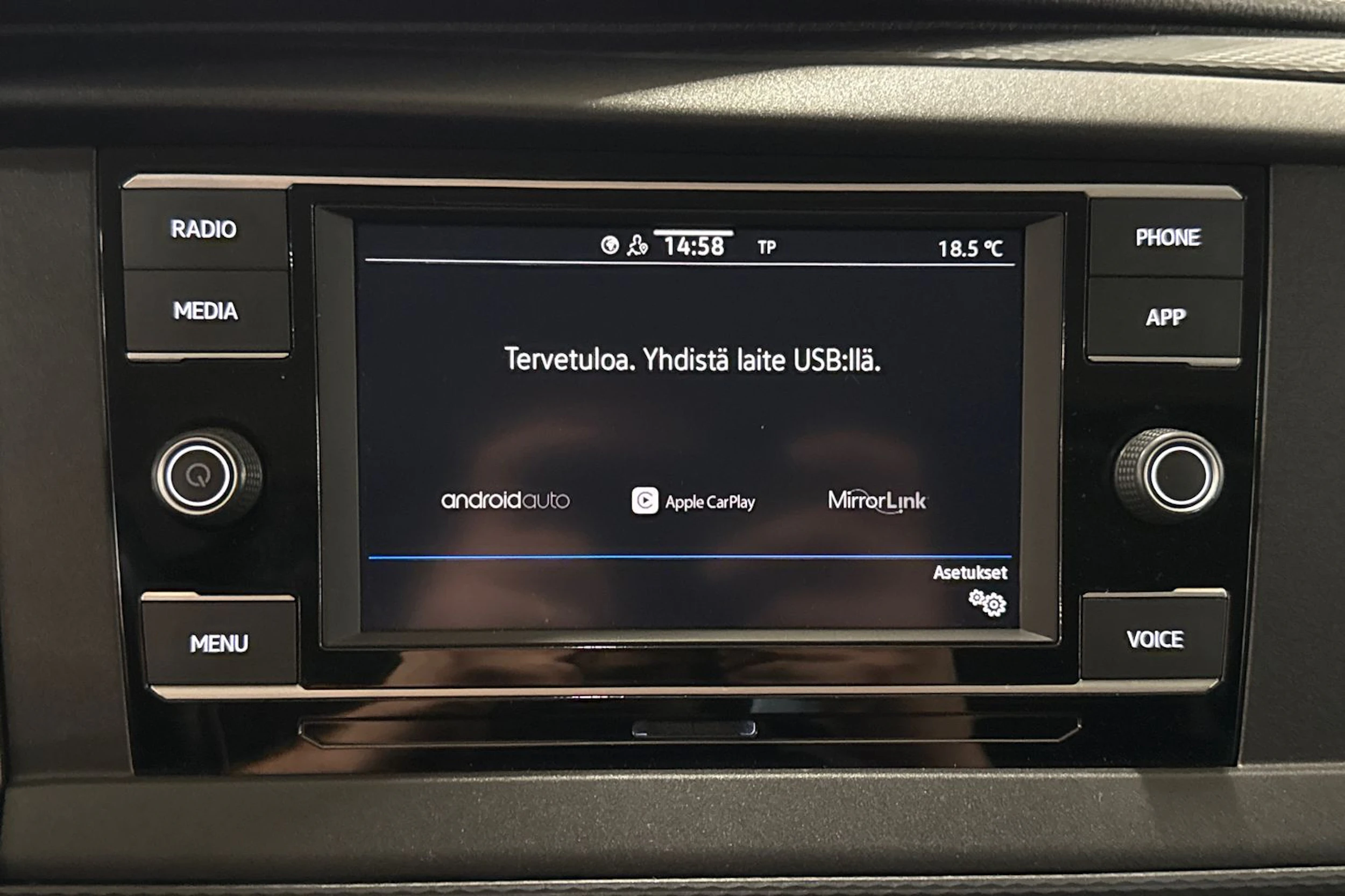 ruskea (beige) Volkswagen Transporter 2021 kuva 24.