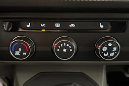 ruskea (beige) Volkswagen Transporter 2021 kuva 26.