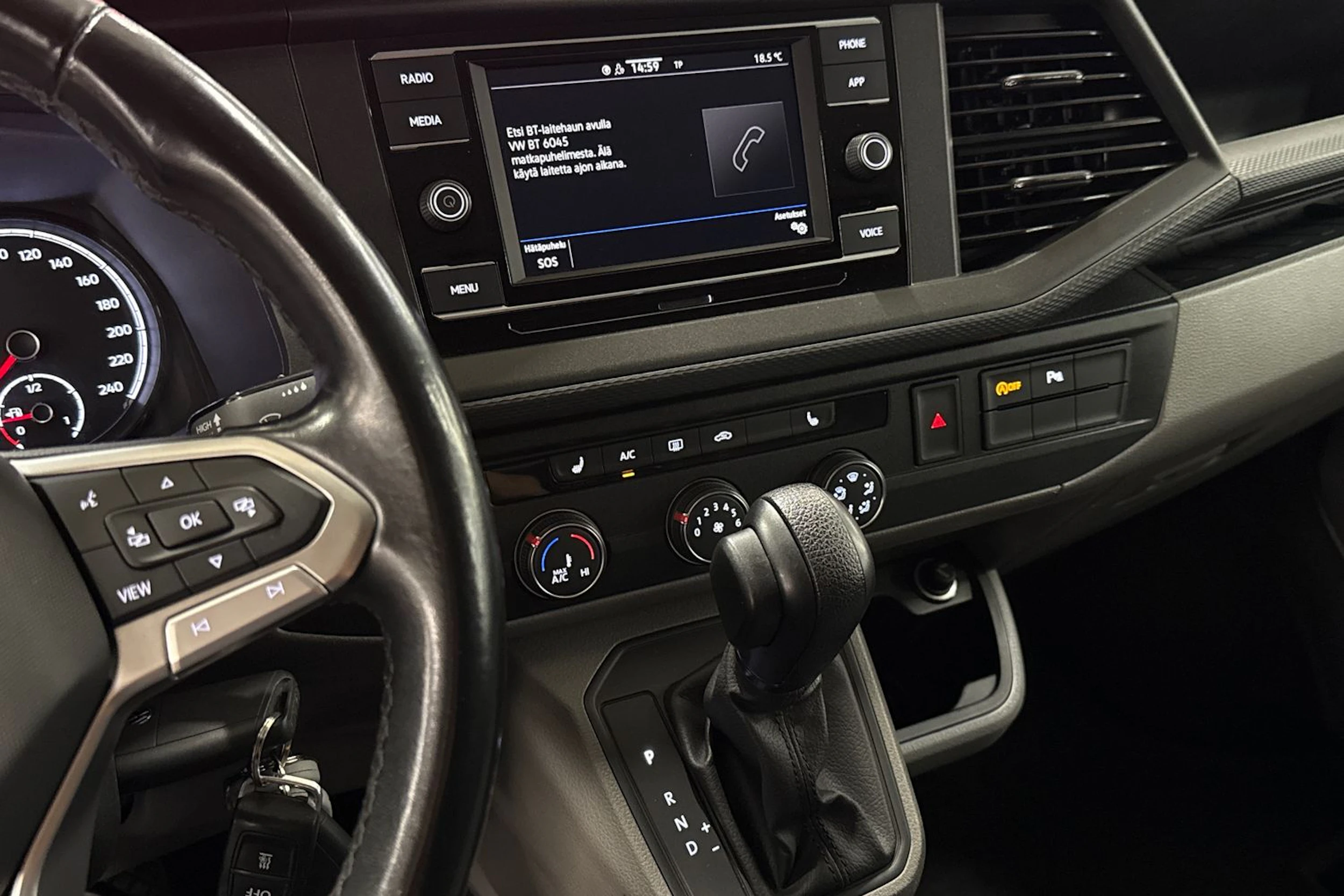 ruskea (beige) Volkswagen Transporter 2021 kuva 27.