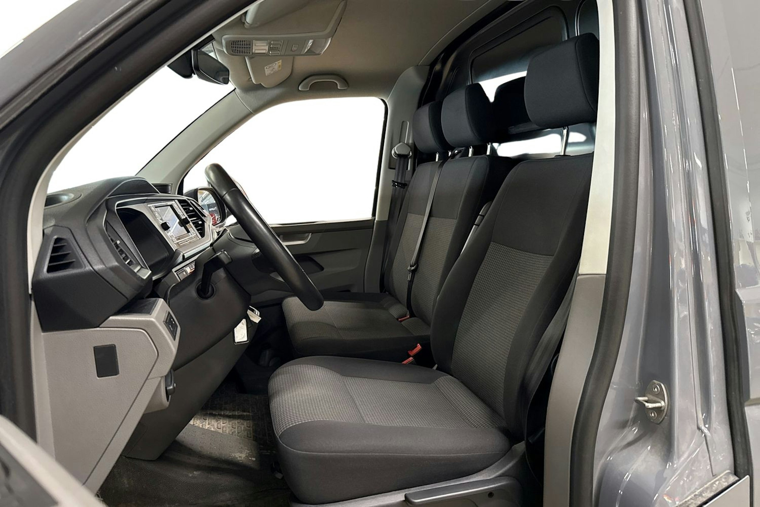 Harmaa Volkswagen TRANSPORTER 2021 kuva 3.