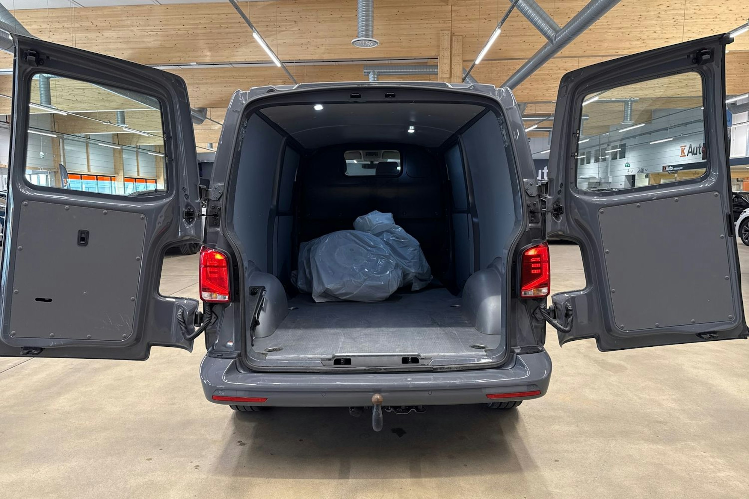 Harmaa Volkswagen TRANSPORTER 2021 kuva 27.