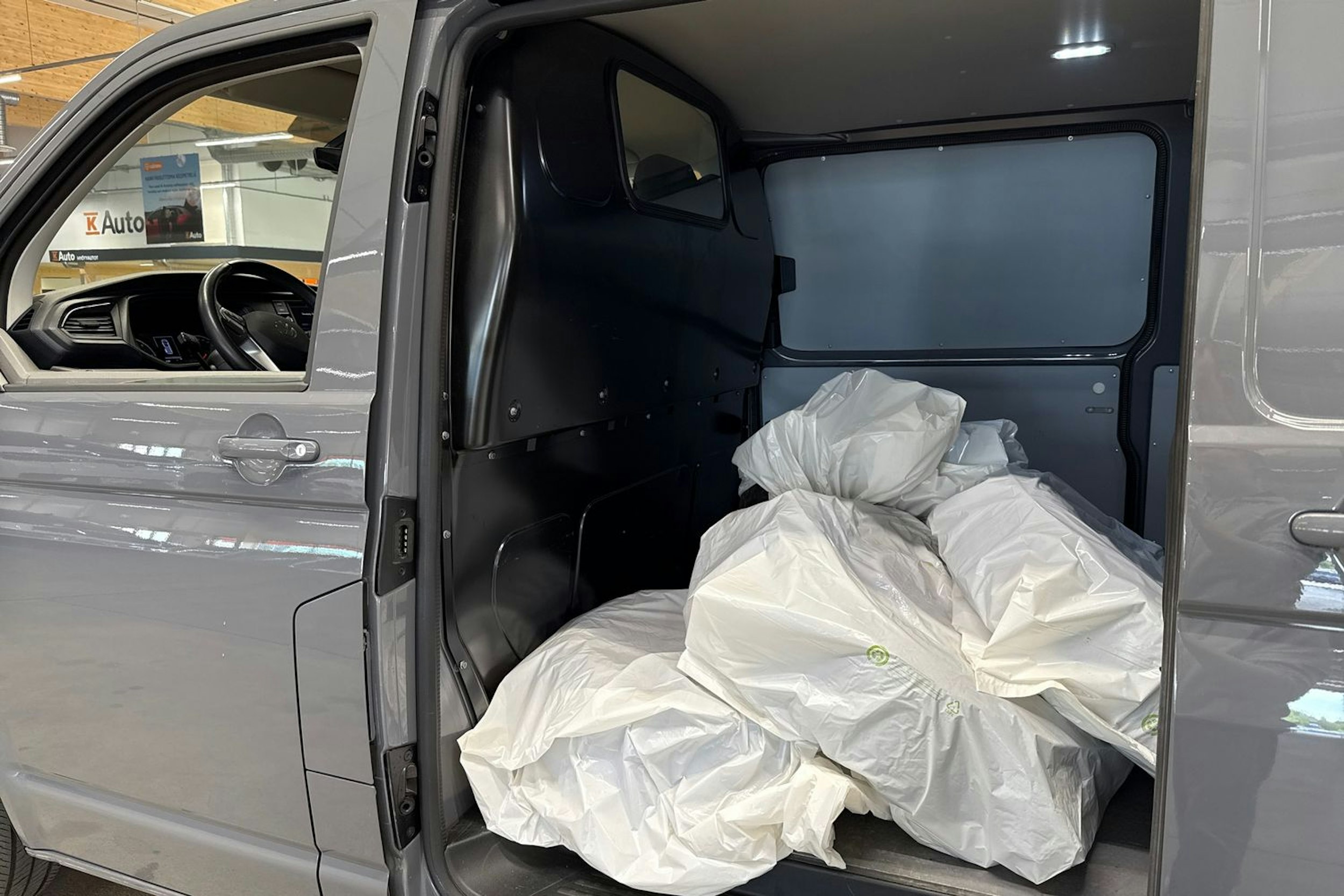 Harmaa Volkswagen TRANSPORTER 2021 kuva 28.