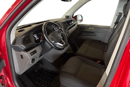 Punainen Volkswagen Transporter 2021 kuva 8.