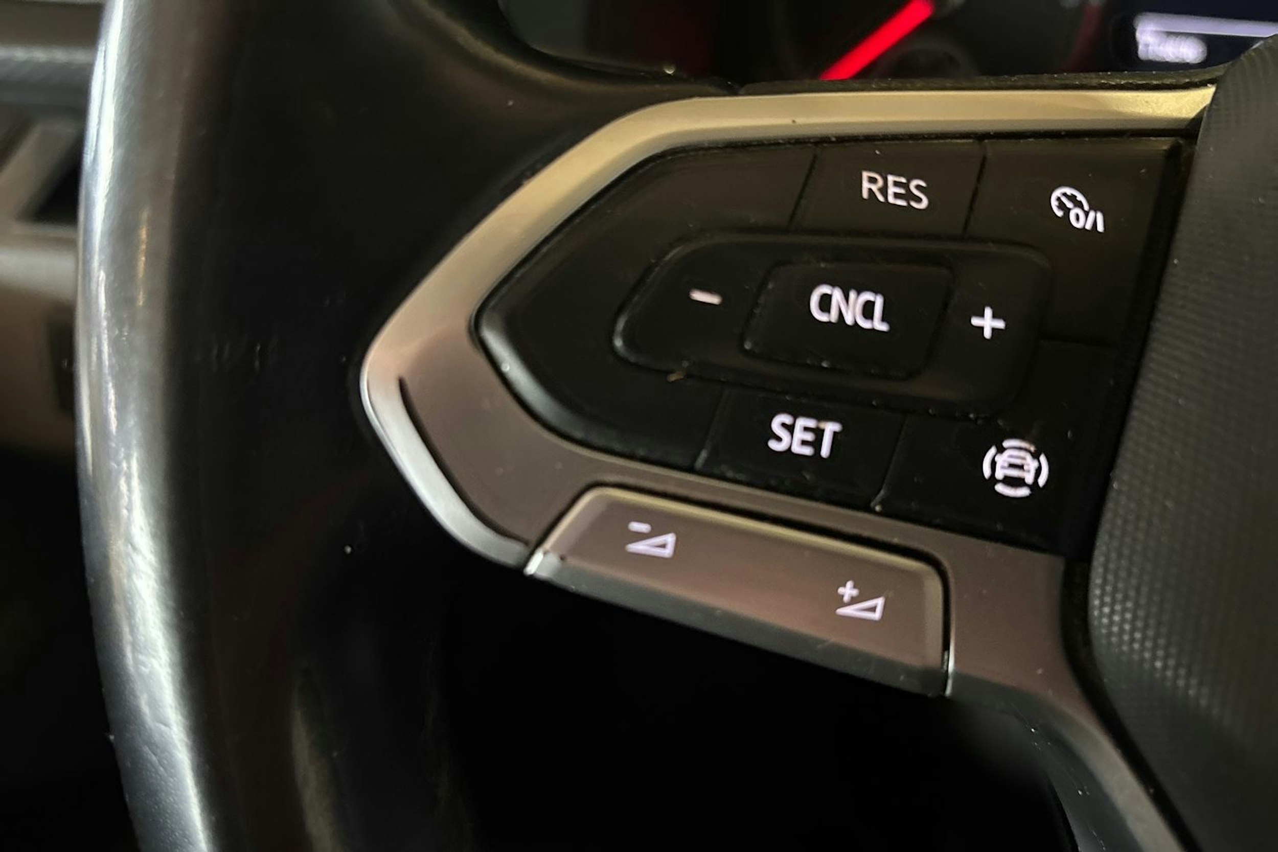 Punainen Volkswagen Transporter 2021 kuva 18.