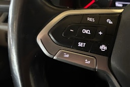 Punainen Volkswagen Transporter 2021 kuva 18.