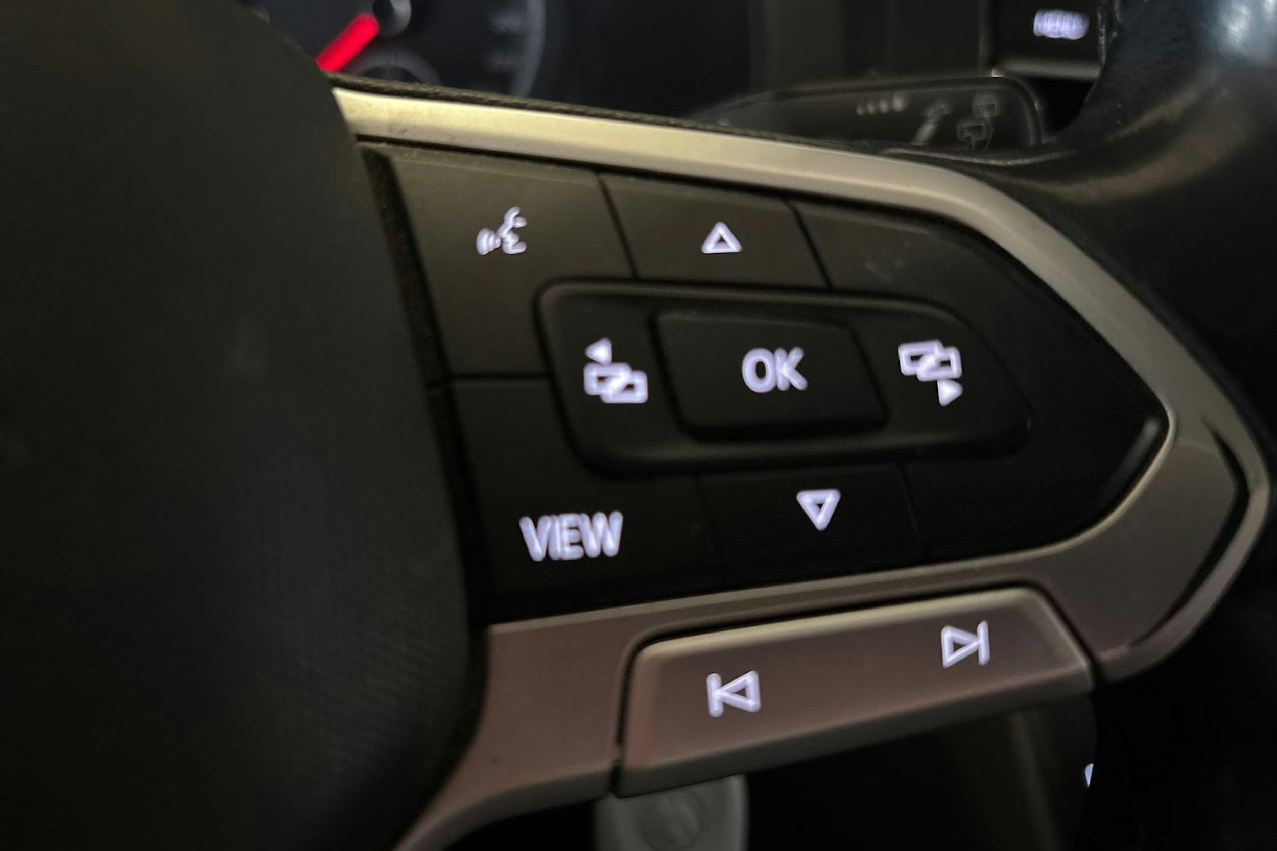 Punainen Volkswagen Transporter 2021 kuva 19.