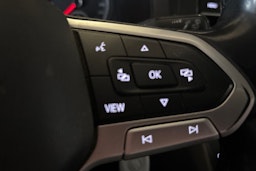 Punainen Volkswagen Transporter 2021 kuva 19.