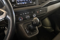 Punainen Volkswagen Transporter 2021 kuva 20.