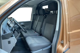ruskea (beige) Volkswagen Transporter 2021 kuva 6.