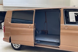 ruskea (beige) Volkswagen Transporter 2021 kuva 9.