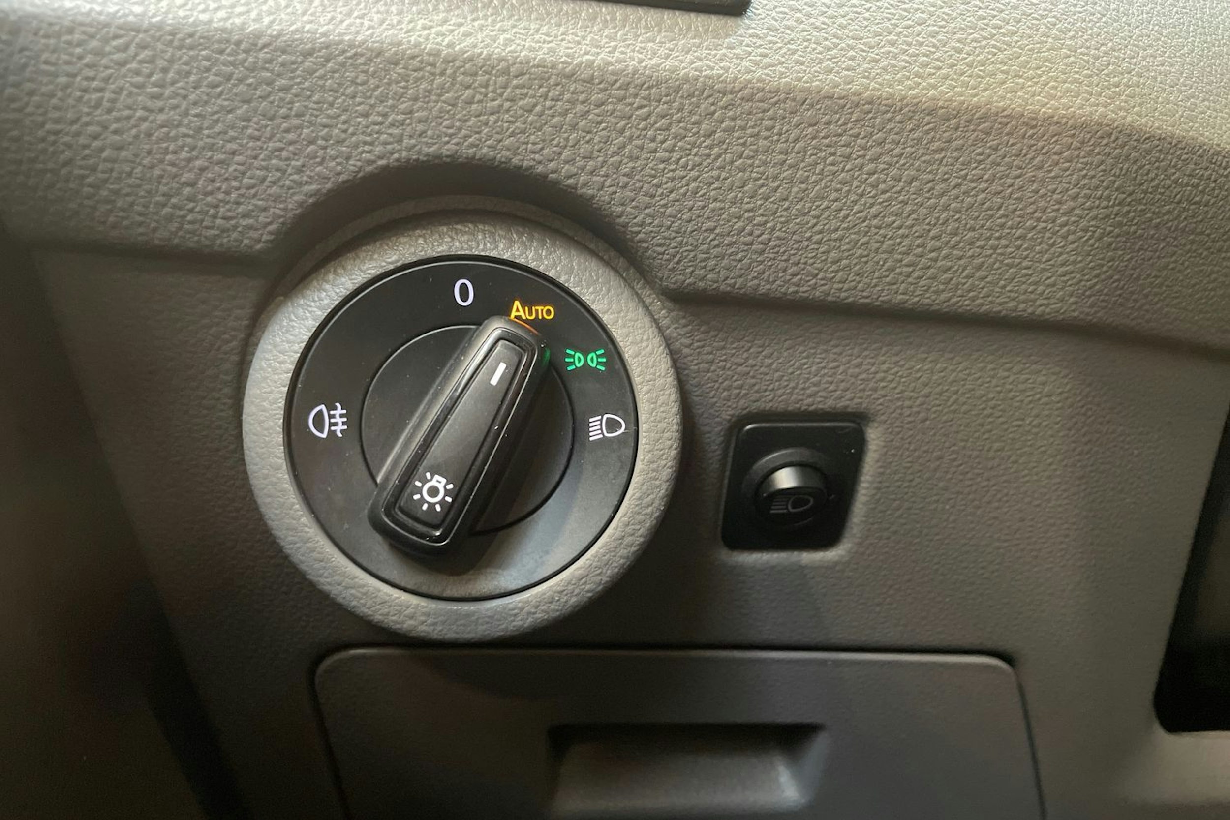 ruskea (beige) Volkswagen Transporter 2021 kuva 24.