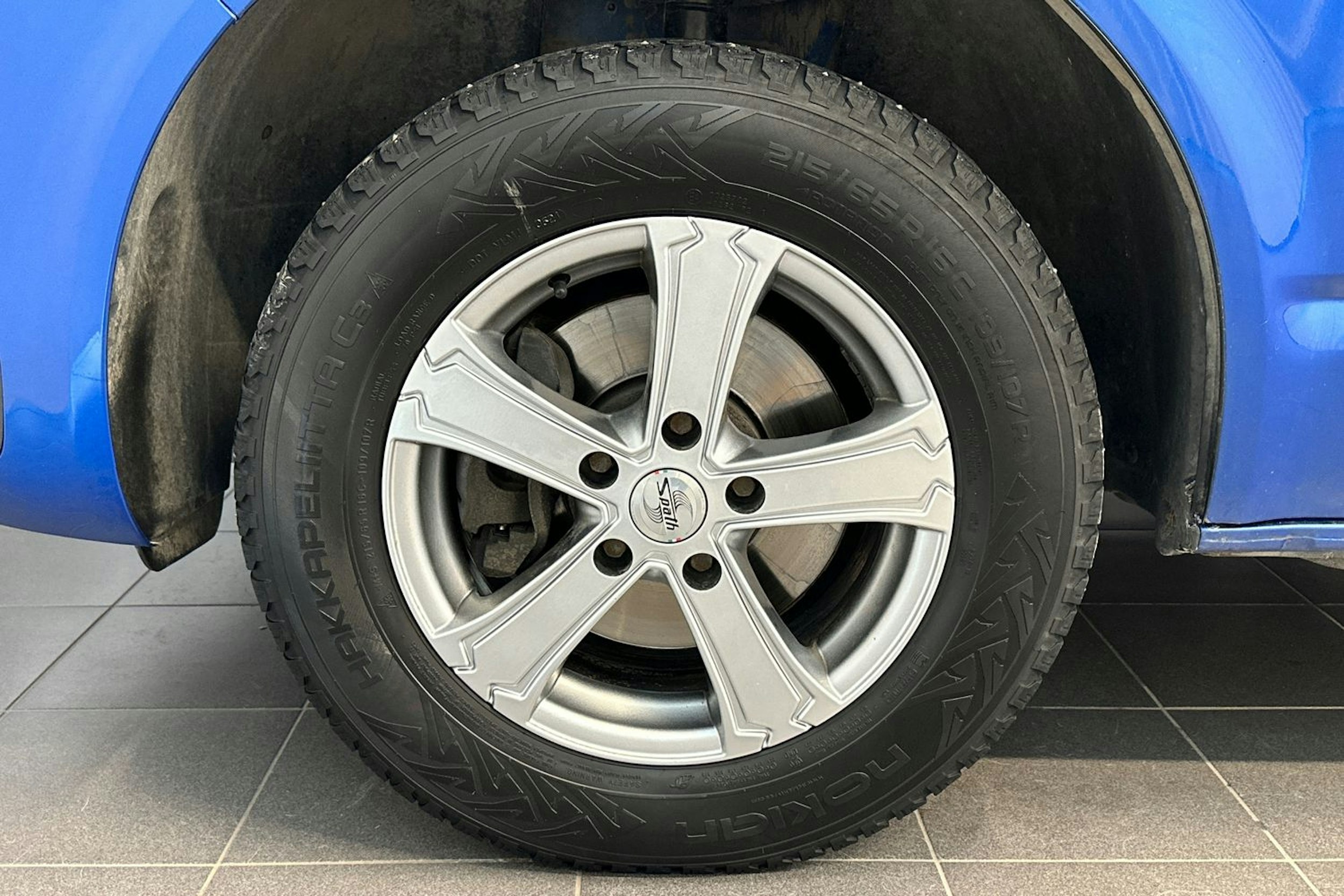 sininen Volkswagen Transporter 2021 kuva 18.