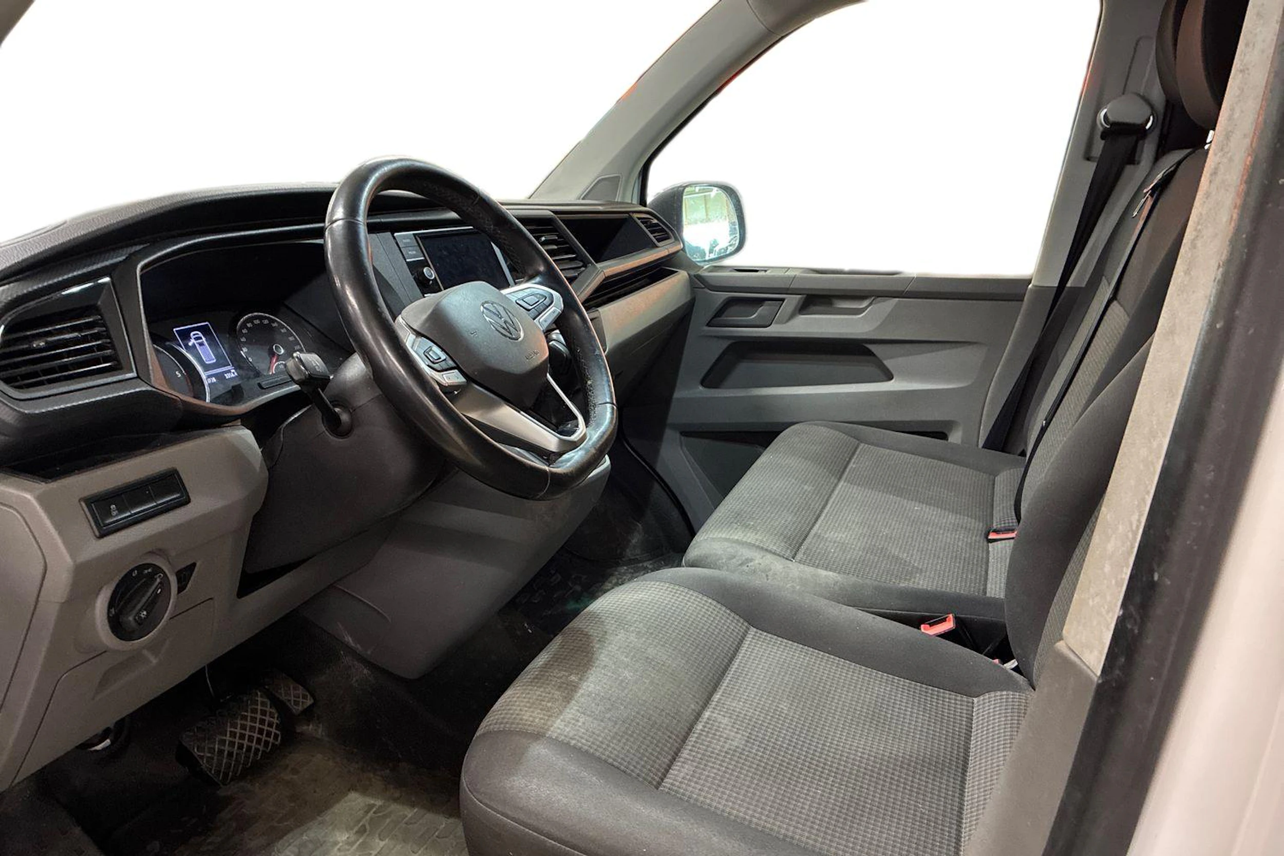 valkoinen Volkswagen Transporter 2021 kuva 3.