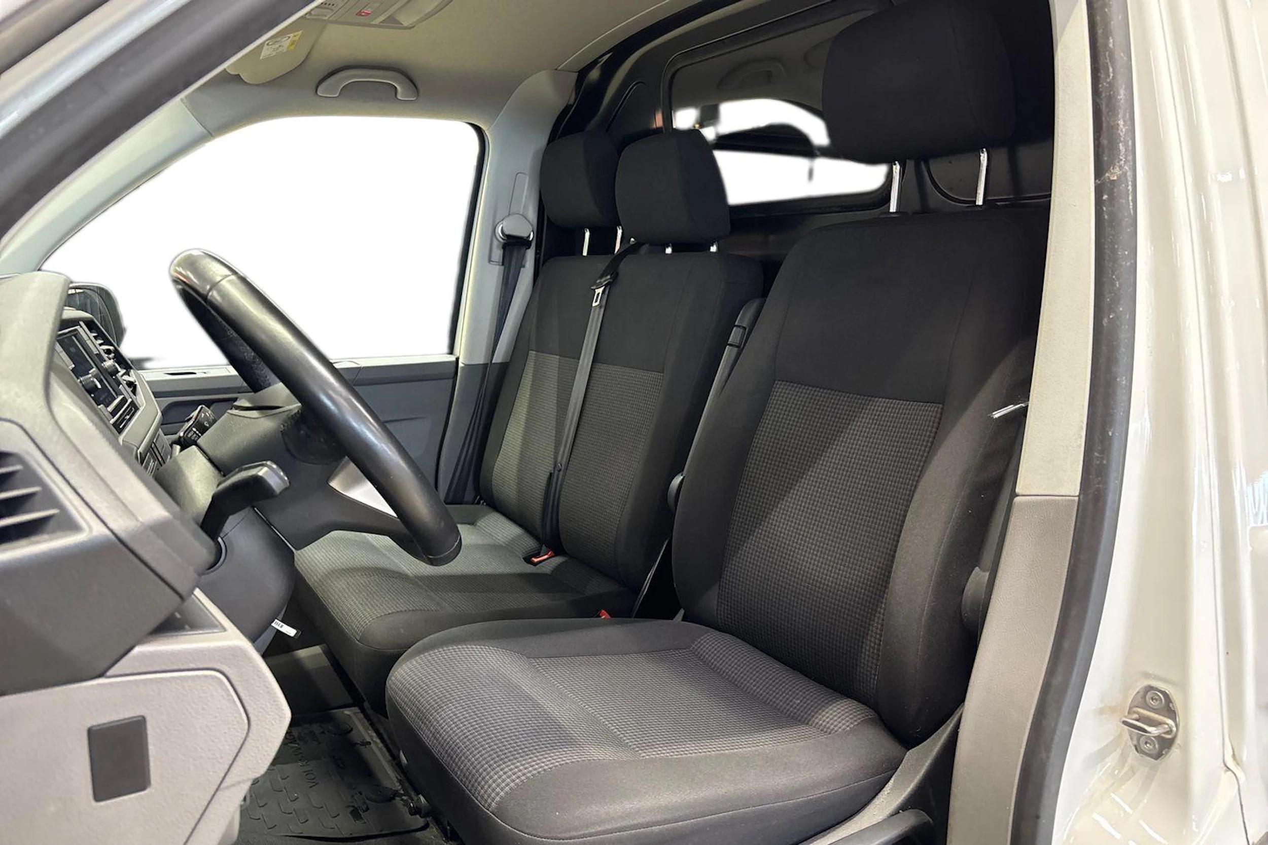 valkoinen Volkswagen Transporter 2021 kuva 8.