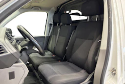 valkoinen Volkswagen Transporter 2021 kuva 8.