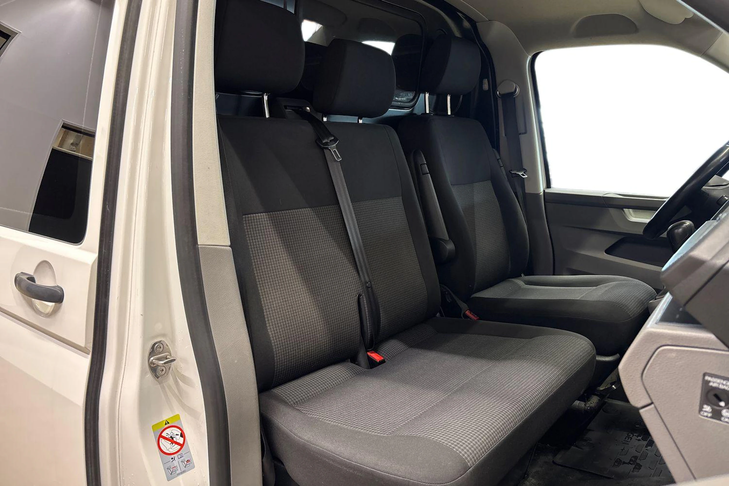 valkoinen Volkswagen Transporter 2021 kuva 11.