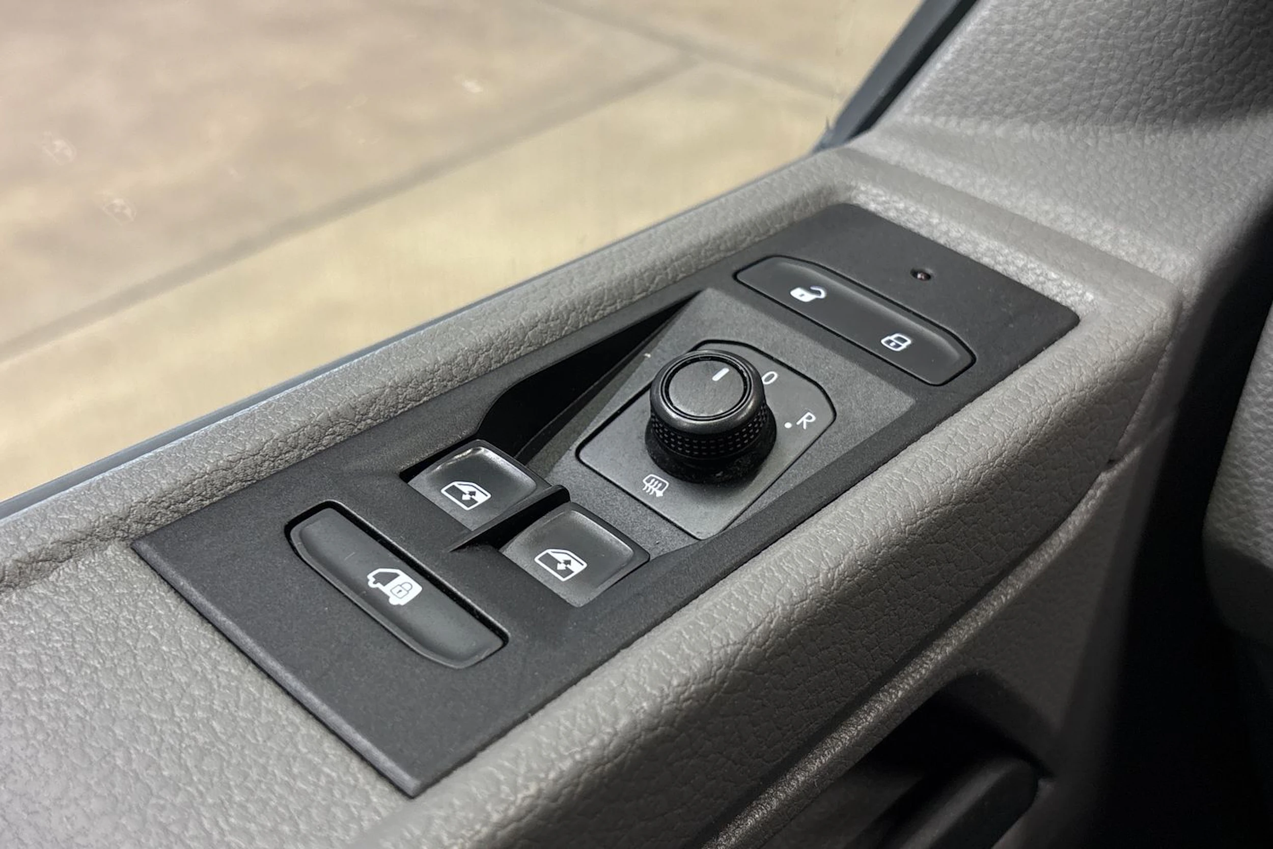 valkoinen Volkswagen Transporter 2021 kuva 13.