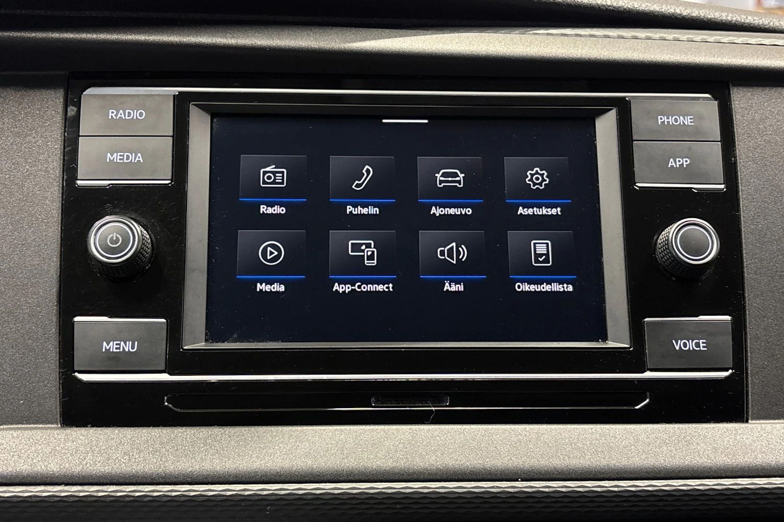 valkoinen Volkswagen Transporter 2021 kuva 21.