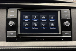 valkoinen Volkswagen Transporter 2021 kuva 21.
