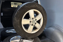 valkoinen Volkswagen Transporter 2021 kuva 28.