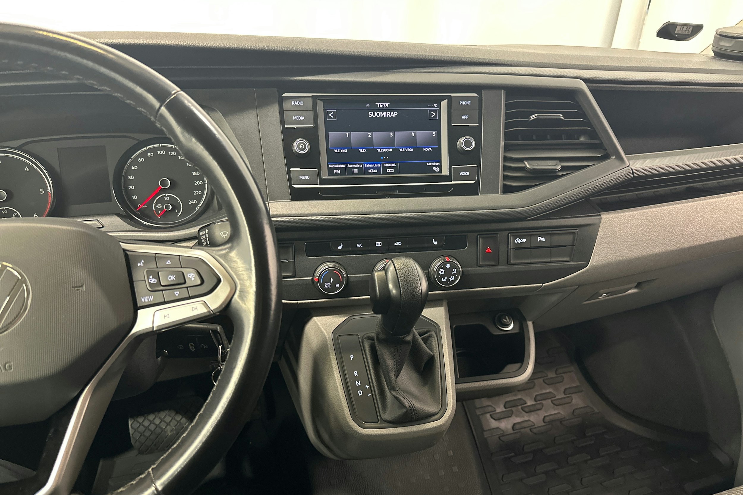 hopea Volkswagen Transporter 2021 kuva 17.