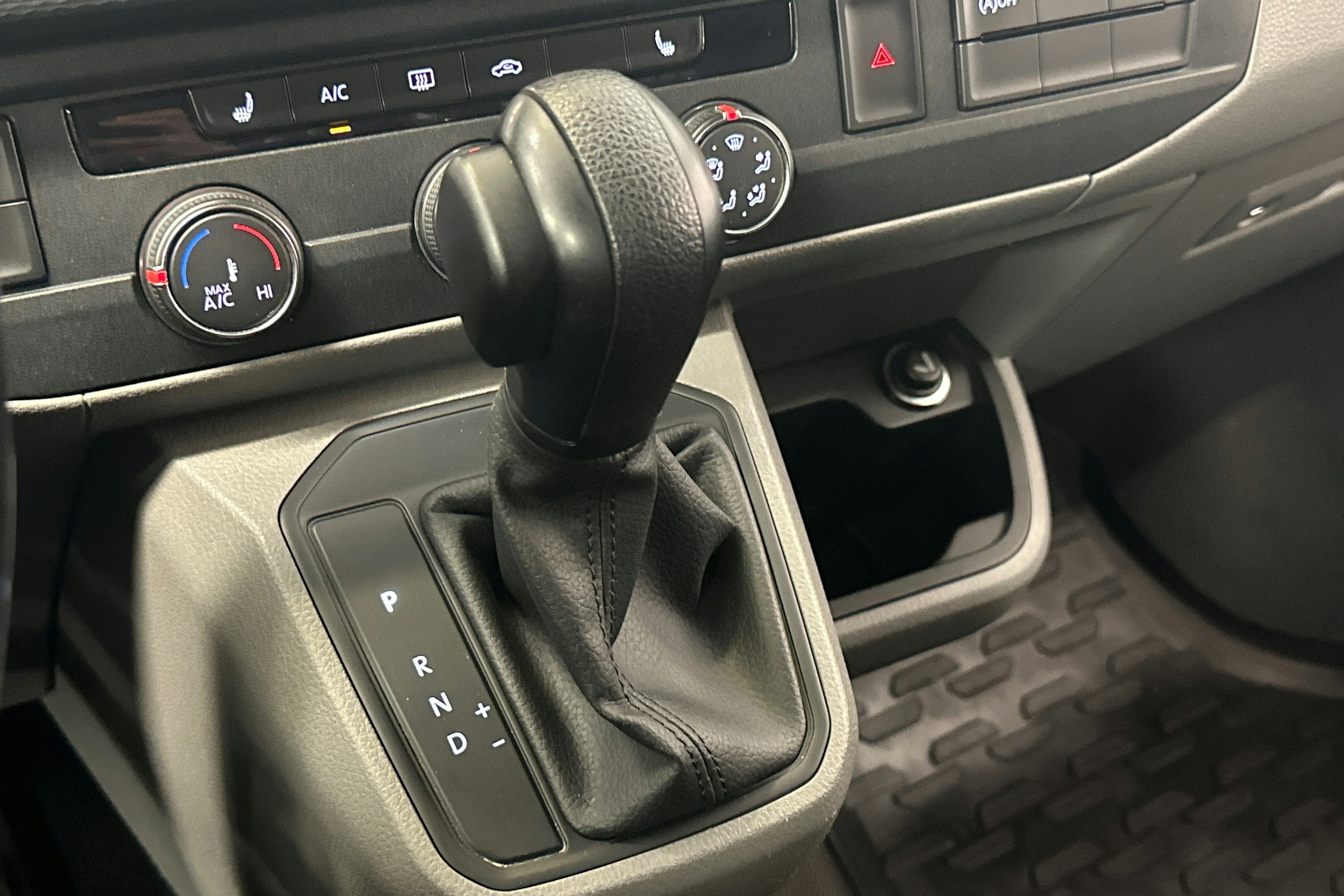 hopea Volkswagen Transporter 2021 kuva 23.