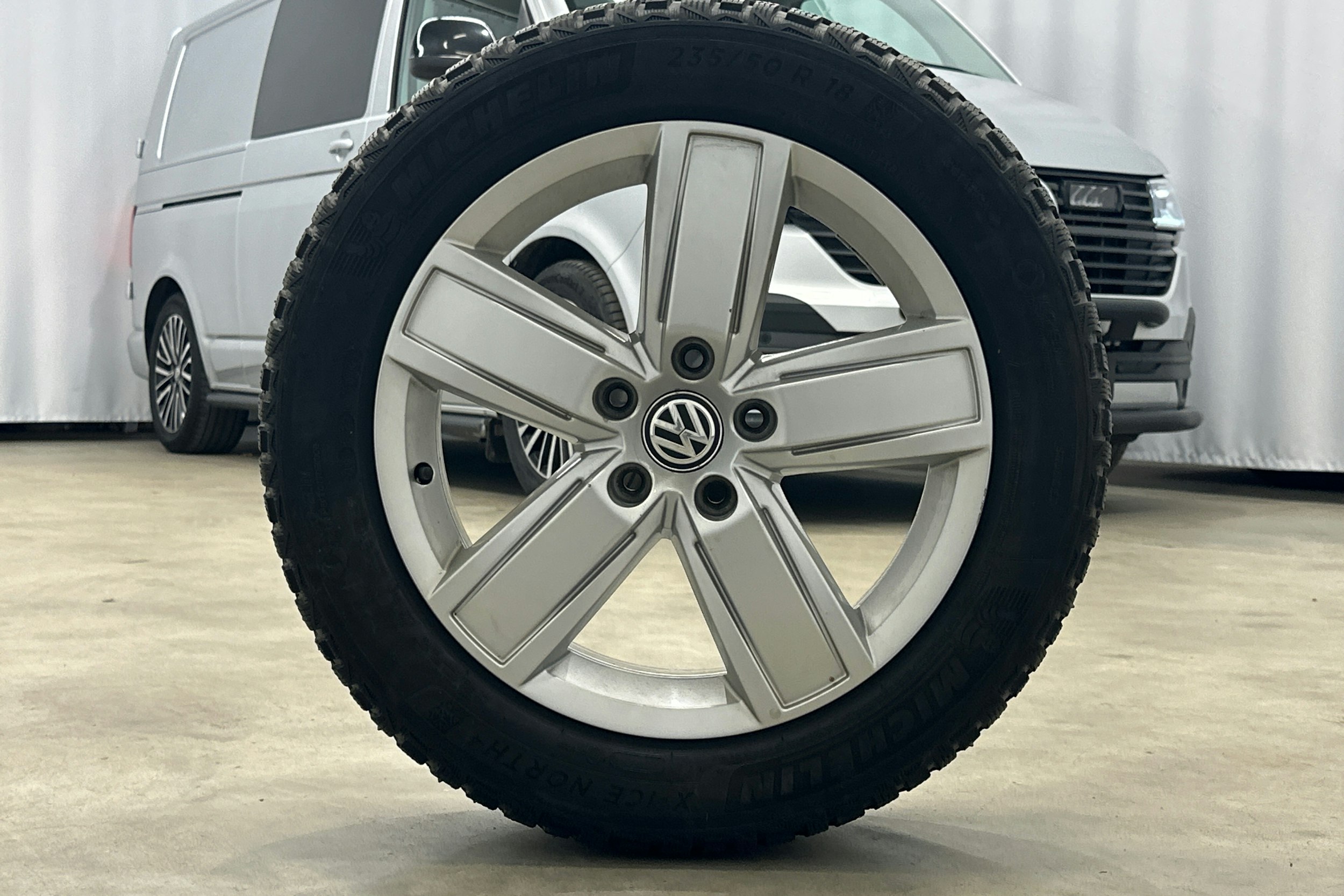 hopea Volkswagen Transporter 2021 kuva 28.