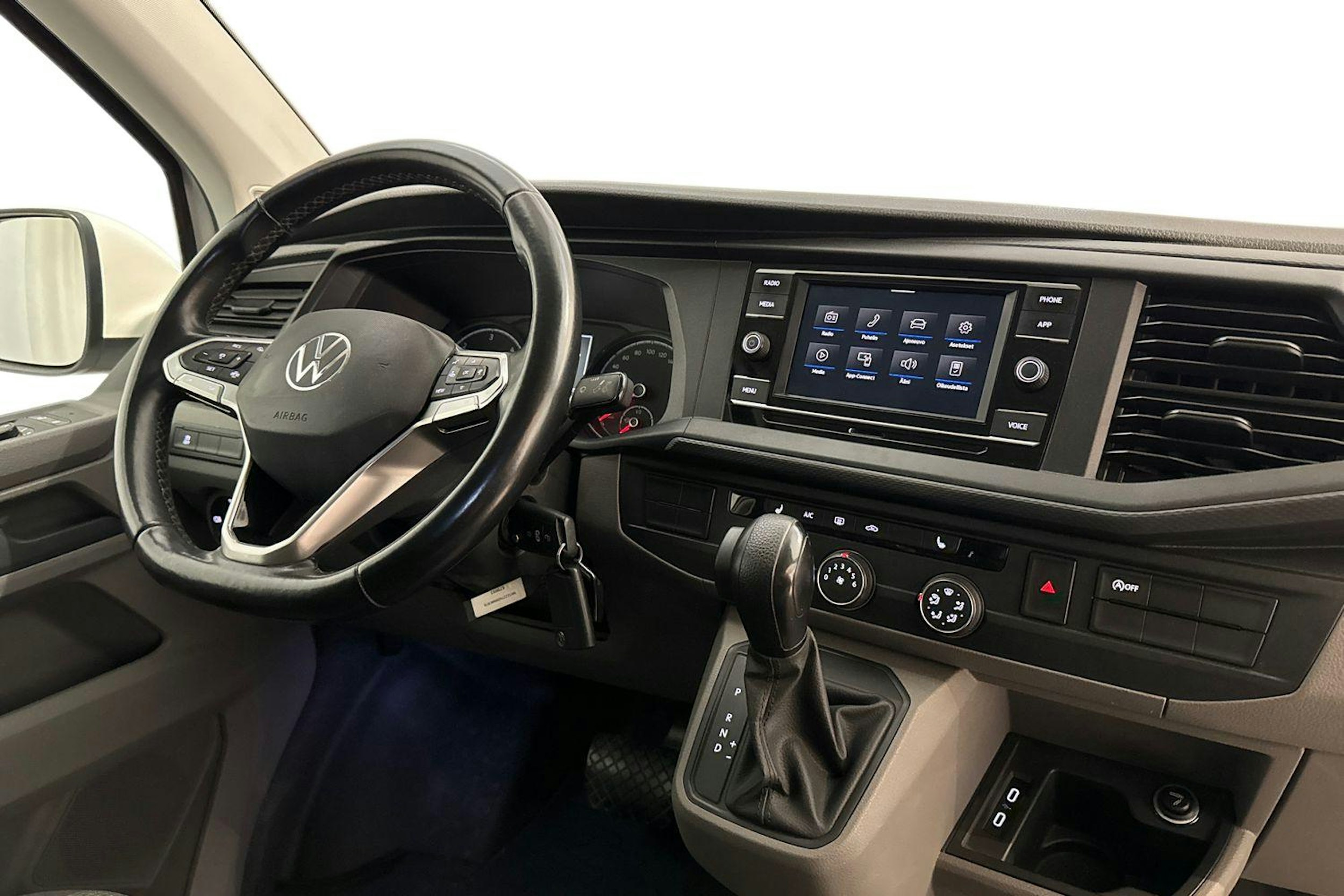 valkoinen Volkswagen Transporter 2021 kuva 6.