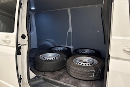 valkoinen Volkswagen Transporter 2021 kuva 8.